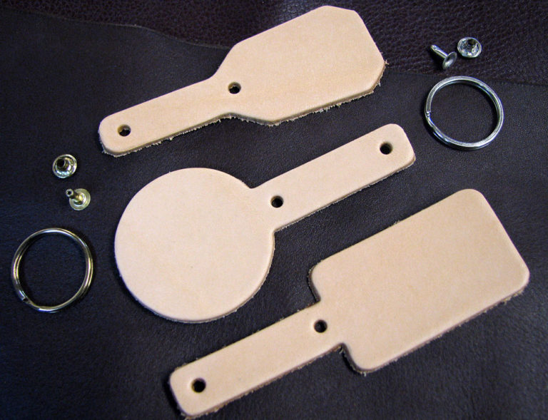 making a simple leather key holder 