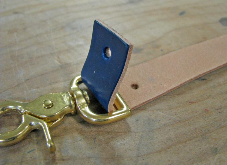 Leather belt key holder with 6 key rust