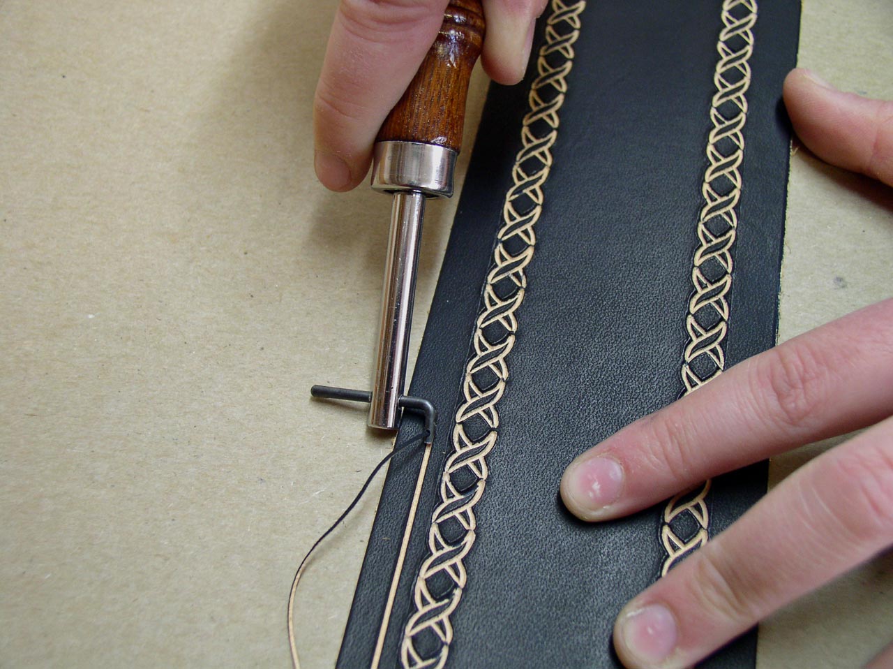 Making Customized Guitar Straps - Leathersmith Designs Inc.