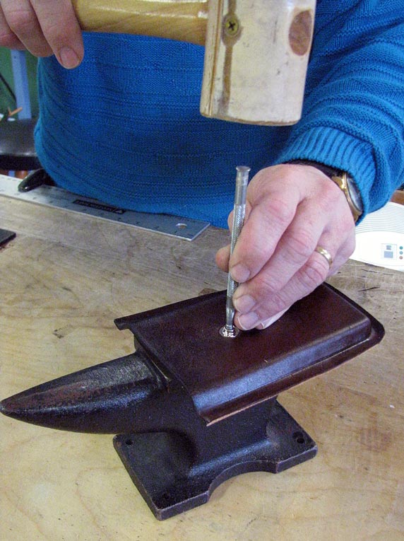 Setting snap in a leather smartphone case