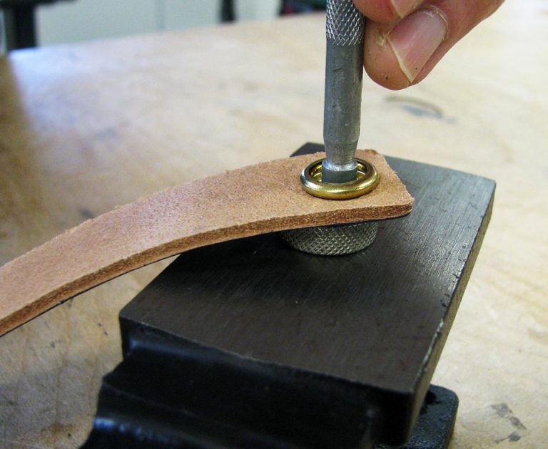 How To Make A Leather Belt Key Holder - Leathersmith Designs Inc.